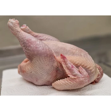 Egész csirke konyhakészen